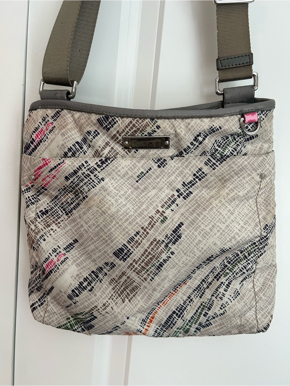 Tumi voyager capri crossbody bag abstract print nylon gray
